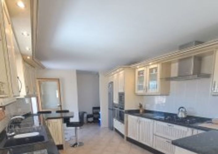 Image No.8-Maison de campagne de 6 chambres à vendre à Iznájar