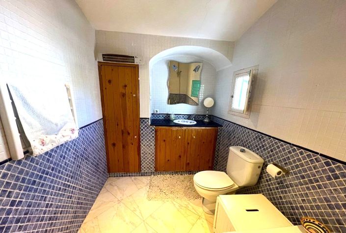 Image No.17-7 Bed Country House for sale