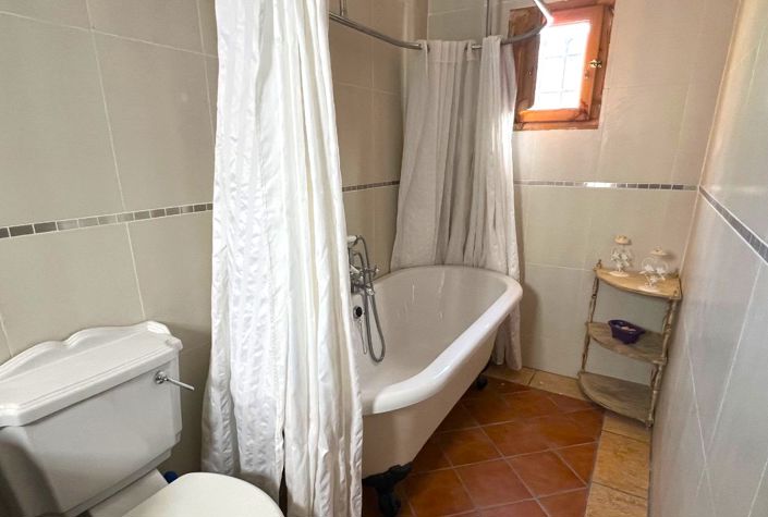 Image No.22-7 Bed Country House for sale