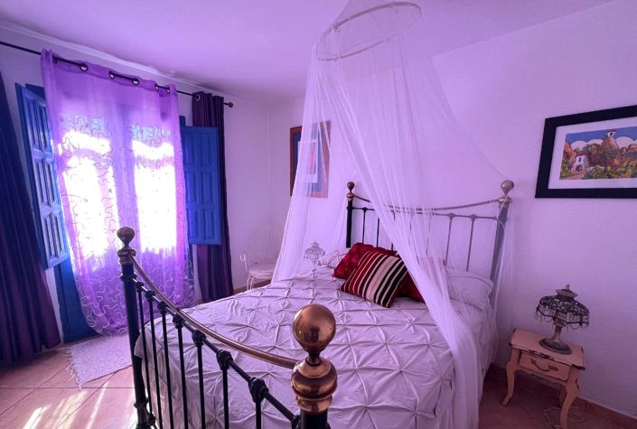 Image No.23-7 Bed Country House for sale