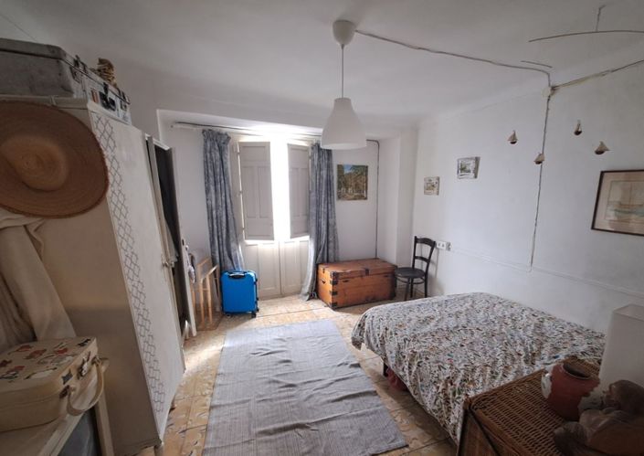 Image No.11-8 Bed Townhouse for sale