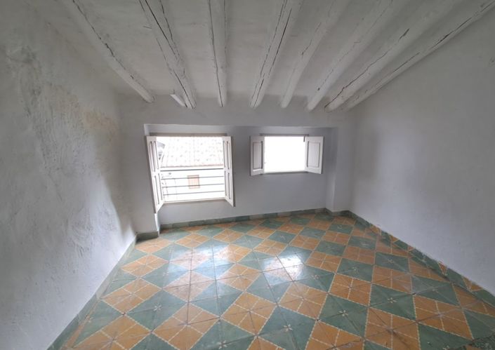 Image No.17-8 Bed Townhouse for sale