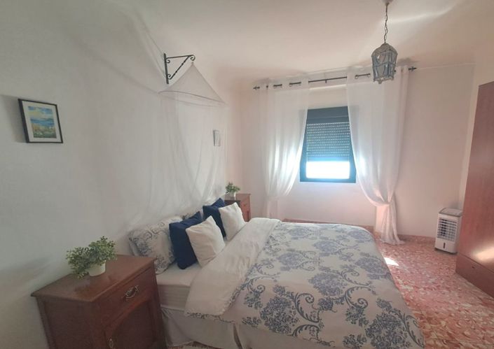 Image No.19-3 Bed Townhouse for sale