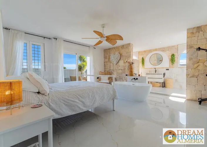 Image No.17-4 Bed Villa for sale