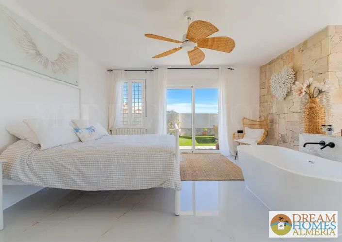 Image No.18-4 Bed Villa for sale