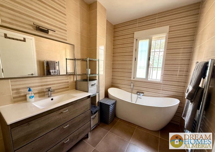 Image No.24-3 Bed Villa for sale