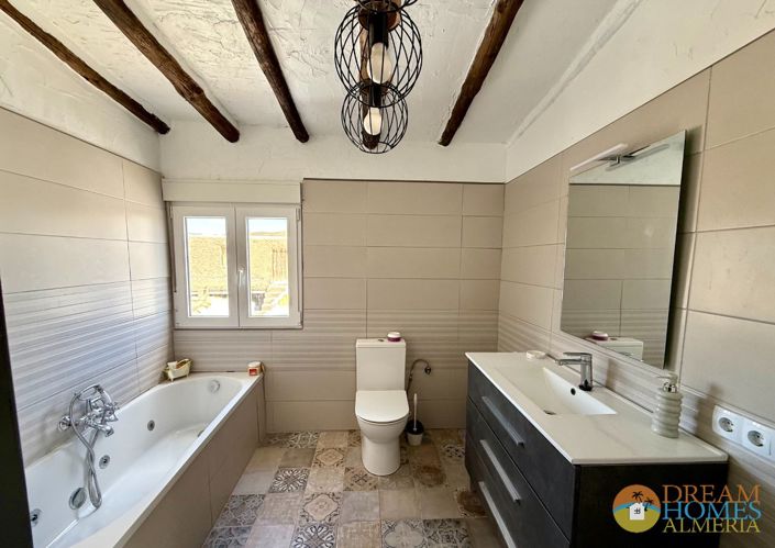 Image No.32-3 Bed Country House for sale
