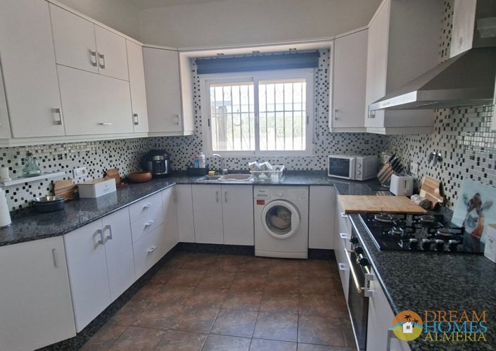 Image No.11-4 Bed Country House for sale