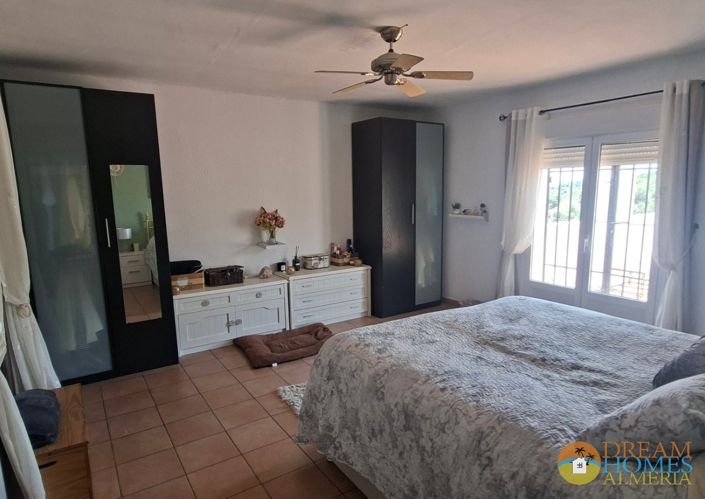 Image No.16-4 Bed Country House for sale