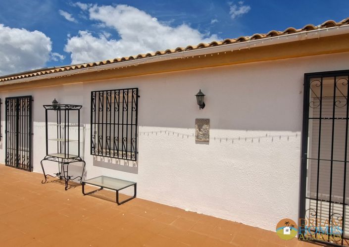 Image No.22-4 Bed Country House for sale