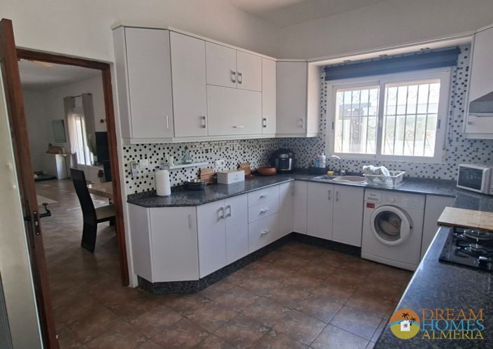 Image No.4-4 Bed Country House for sale