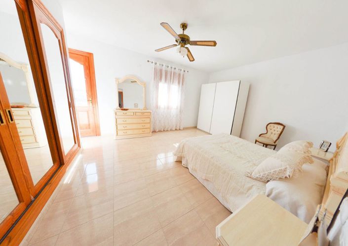 Image No.5-7 Bed Country House for sale