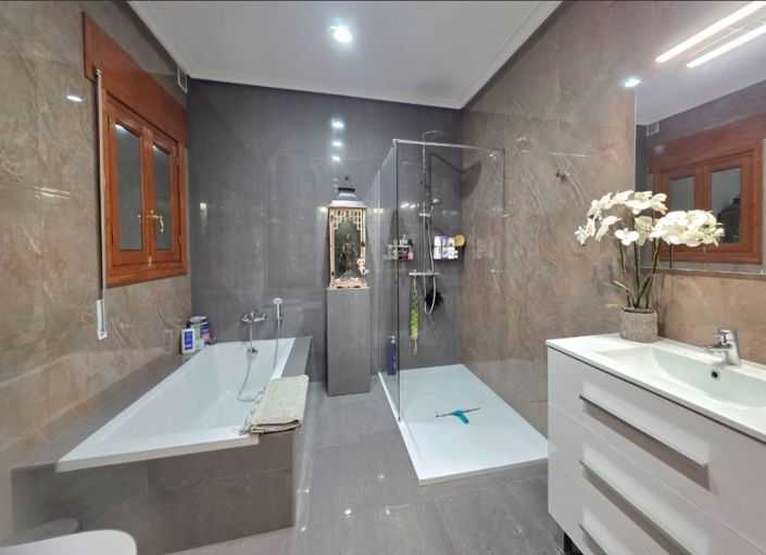 Image No.29-4 Bed Villa for sale