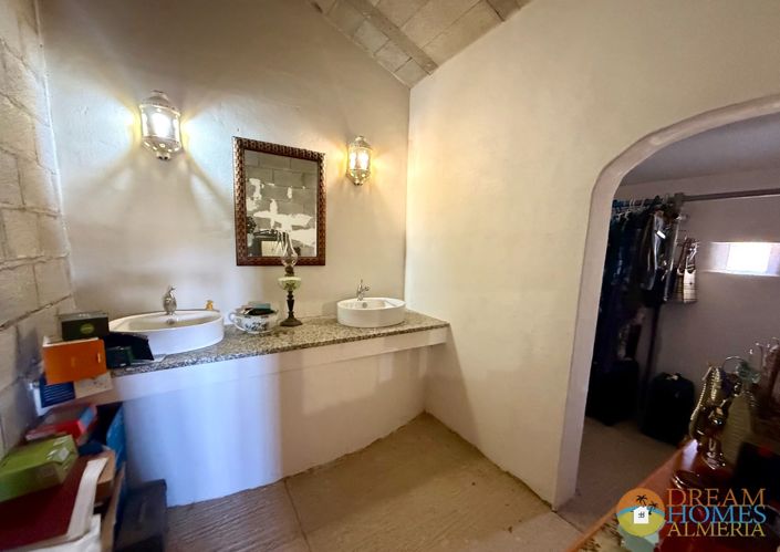 Image No.25-2 Bed Villa for sale
