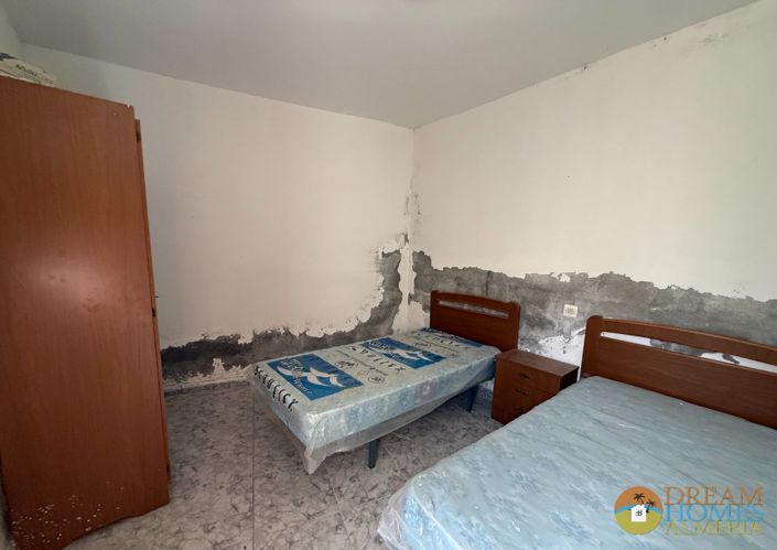 Image No.7-7 Bed Cottage for sale