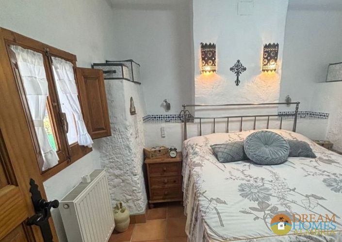 Image No.28-6 Bed Villa / Detached for sale