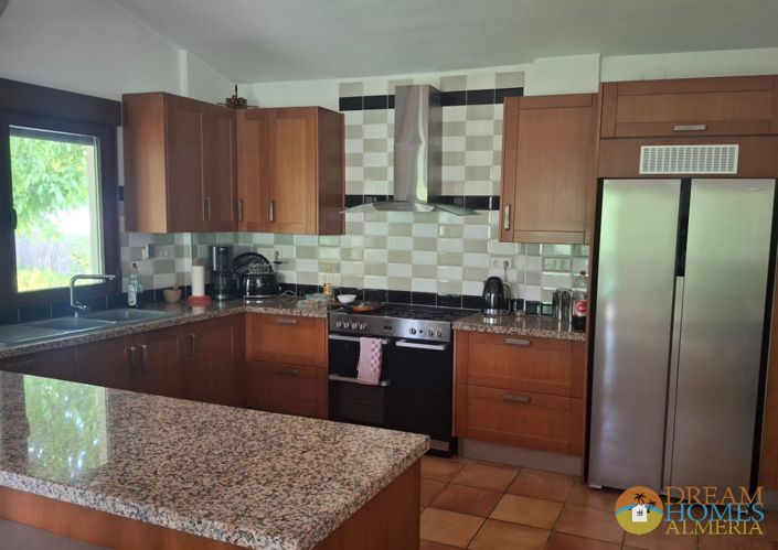 Image No.3-6 Bed Villa / Detached for sale