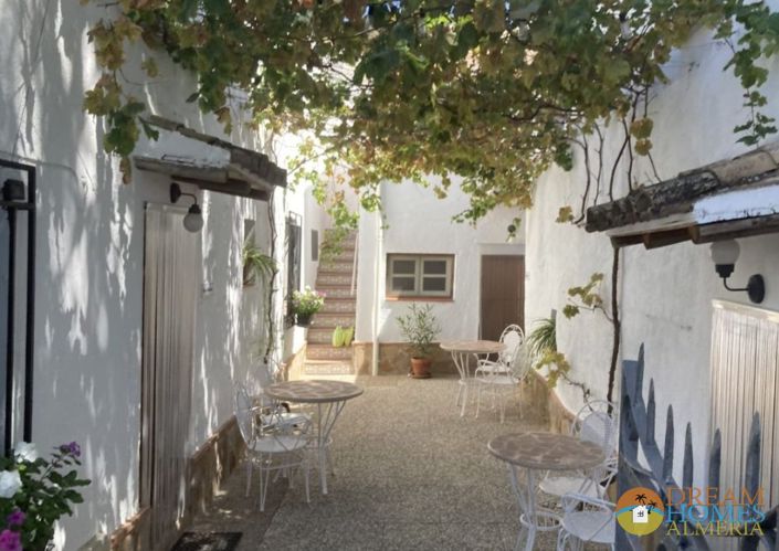 Image No.39-6 Bed Villa / Detached for sale