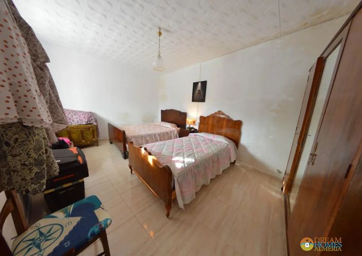 Image No.10-5 Bed Townhouse for sale