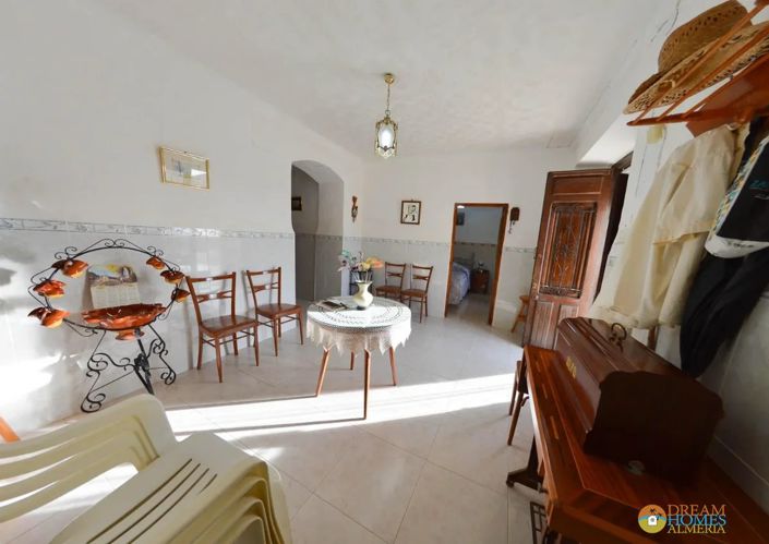 Image No.12-5 Bed Townhouse for sale