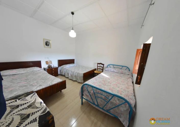 Image No.14-5 Bed Townhouse for sale