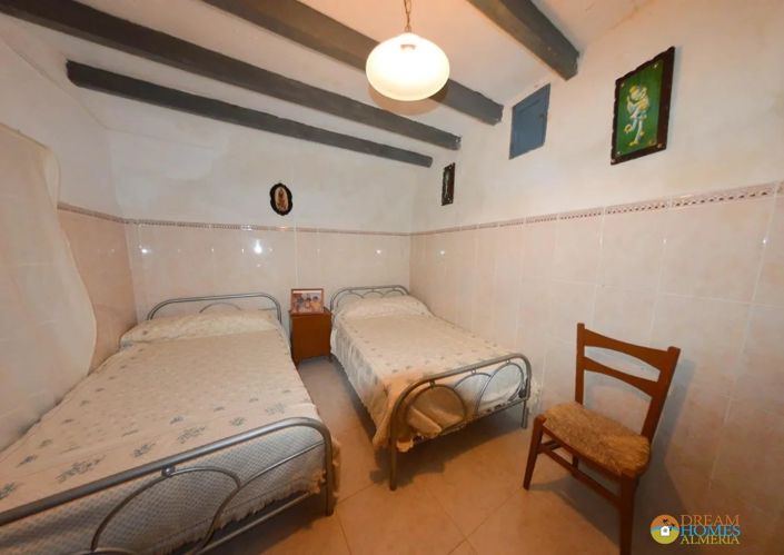 Image No.16-5 Bed Townhouse for sale