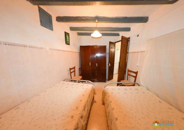 Image No.17-5 Bed Townhouse for sale