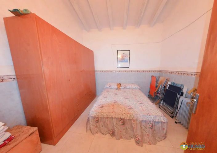 Image No.18-5 Bed Townhouse for sale
