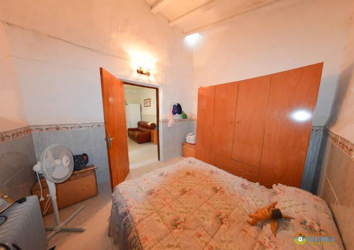 Image No.19-5 Bed Townhouse for sale