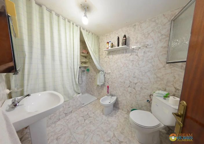 Image No.25-5 Bed Townhouse for sale