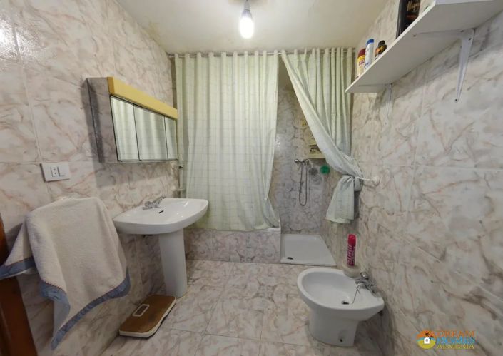 Image No.26-5 Bed Townhouse for sale