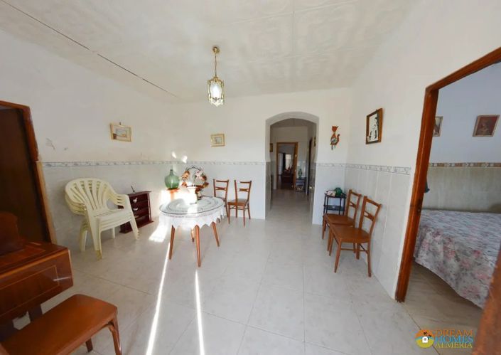 Image No.8-5 Bed Townhouse for sale
