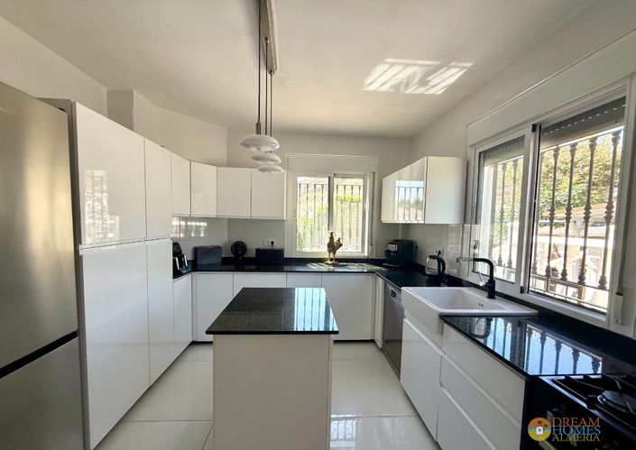 Image No.3-4 Bed Villa for sale