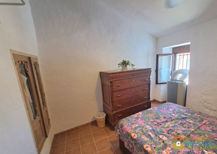 Image No.13-3 Bed Townhouse for sale
