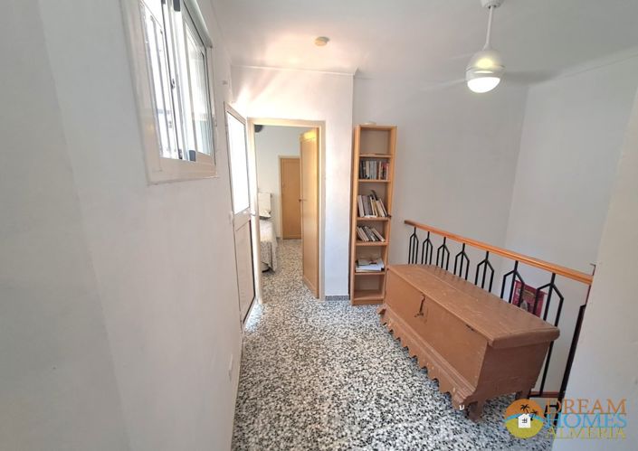 Image No.19-3 Bed Townhouse for sale