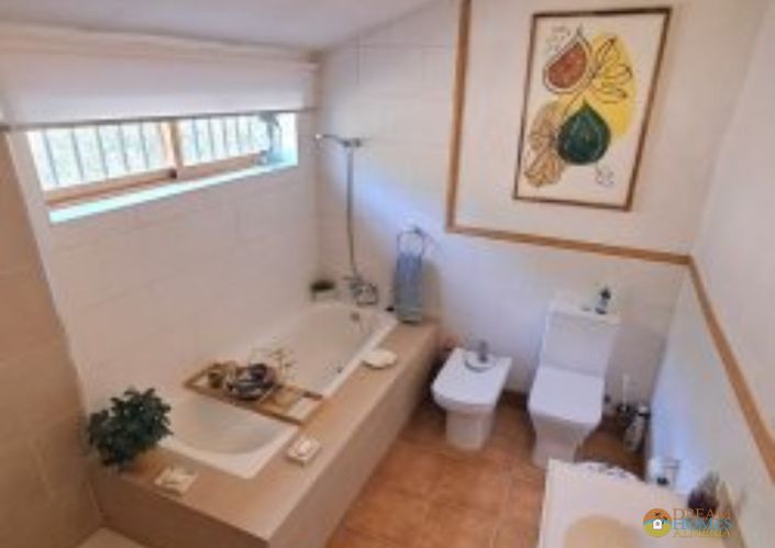 Image No.26-4 Bed Villa / Detached for sale