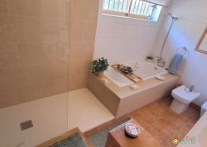 Image No.27-4 Bed Villa / Detached for sale