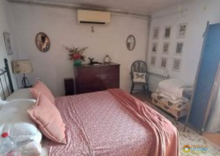 Image No.36-4 Bed Villa / Detached for sale