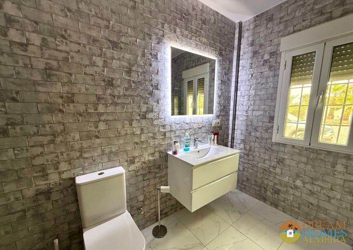 Image No.18-3 Bed Villa for sale