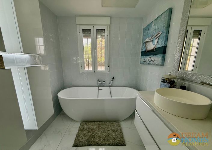 Image No.19-3 Bed Villa for sale