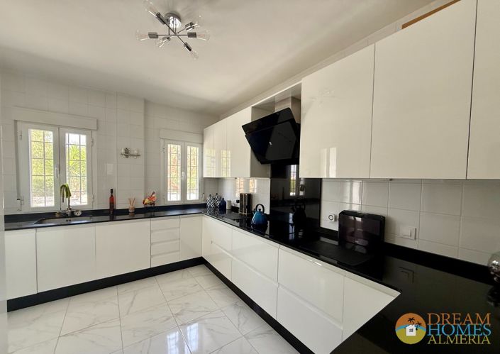 Image No.8-3 Bed Villa for sale