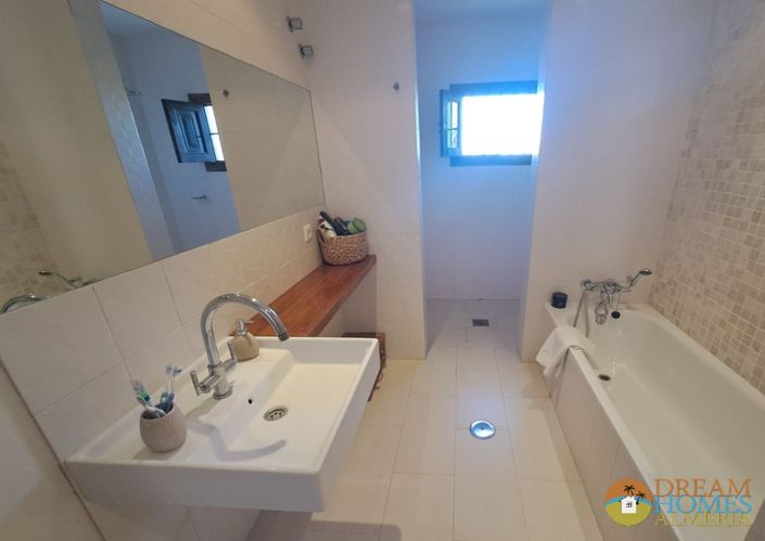 Image No.18-5 Bed Villa / Detached for sale