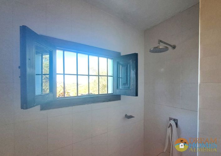 Image No.19-5 Bed Villa / Detached for sale