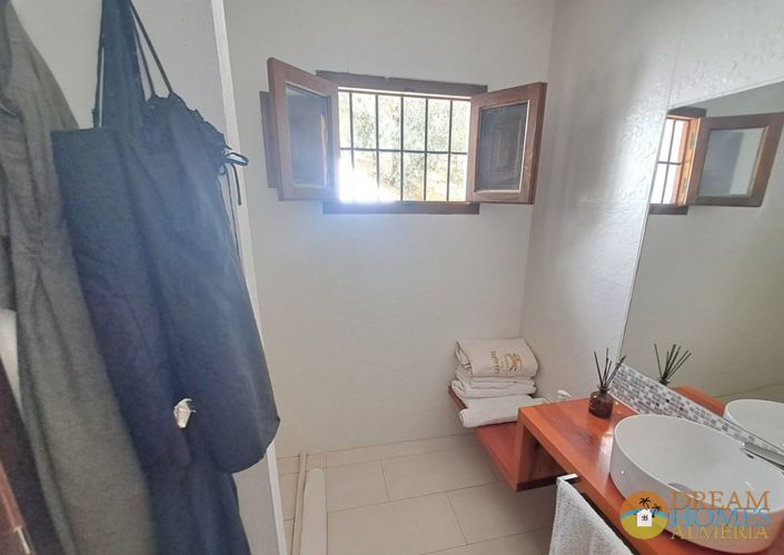 Image No.28-5 Bed Villa / Detached for sale