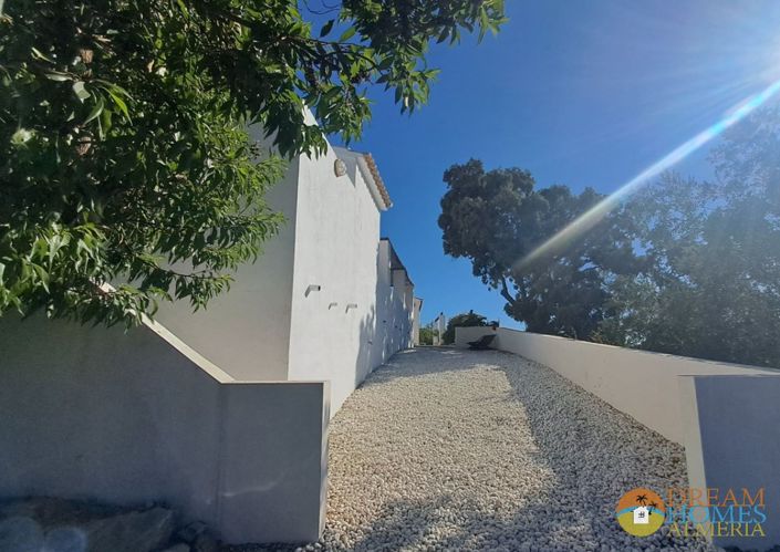 Image No.38-5 Bed Villa / Detached for sale
