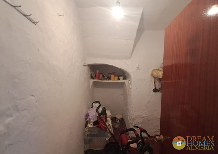 Image No.11-5 Bed Townhouse for sale