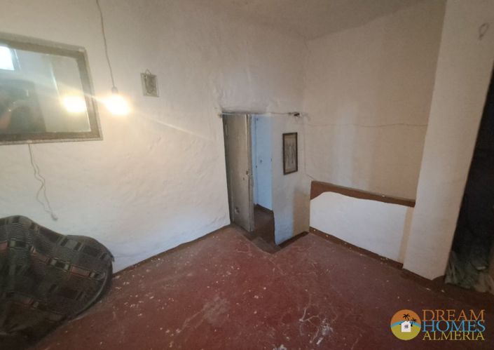 Image No.19-5 Bed Townhouse for sale