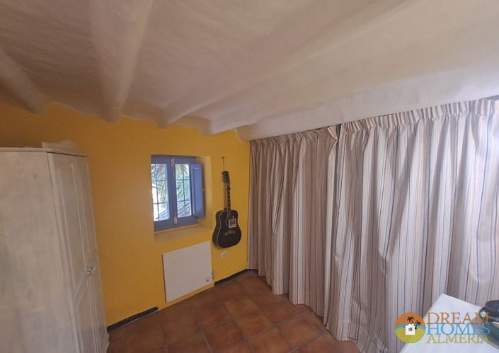 Image No.28-4 Bed Villa / Detached for sale