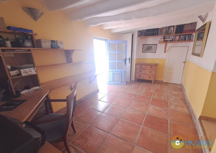 Image No.29-4 Bed Villa / Detached for sale