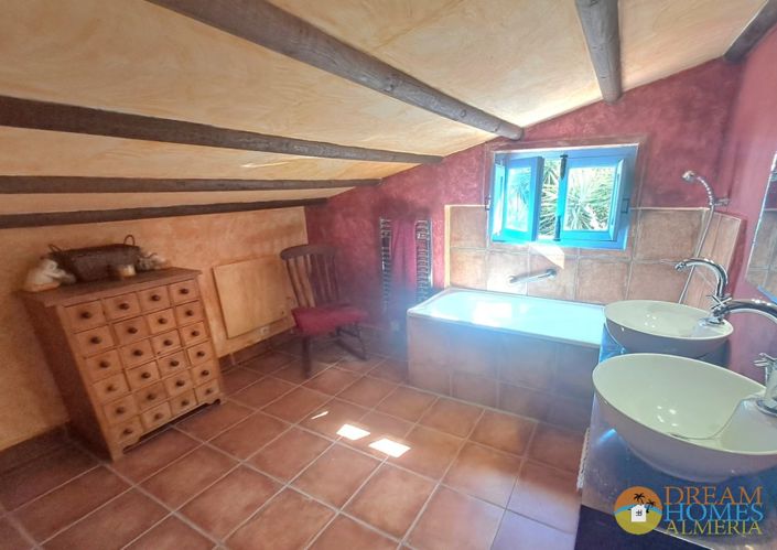 Image No.33-4 Bed Villa / Detached for sale